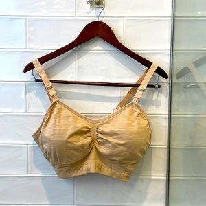 Kindred bravely sublime handsfree nursing and pumping medium busty